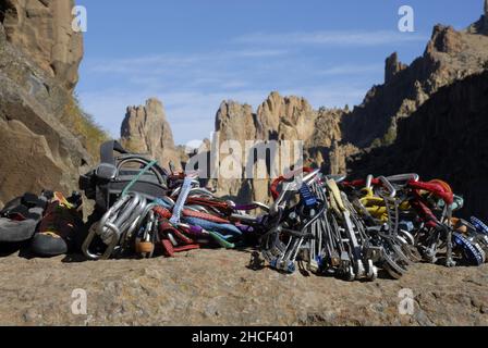 Équipement d'escalade prêt à l'emploi.Lower gorge, parc national de Smith Rock, Oregon. Banque D'Images