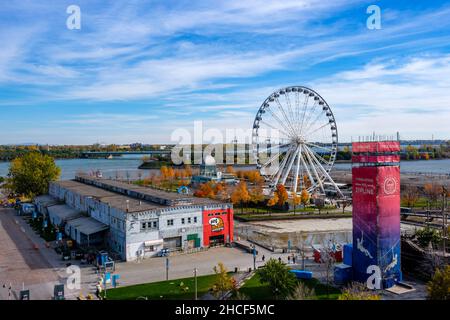 Vieux-Port de Montréal, Vieux-Port de Montréal, tyrolienne, la Grande roue de Montréal, Québec, Canada Banque D'Images