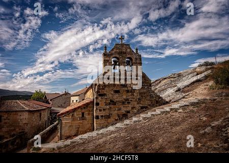 Église romane de San Millan à Campoo de Ebro Banque D'Images