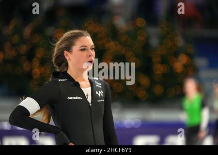 HEERENVEEN, PAYS-BAS - DÉCEMBRE 28 : Jutta Leerdam en compétition pendant l'Olympiisch Kwalificatie Toernooi à Thialf le 28 décembre 2021 à Heerenveen, pays-Bas (photo de Douwe Bijlsma/Orange Pictures) Banque D'Images