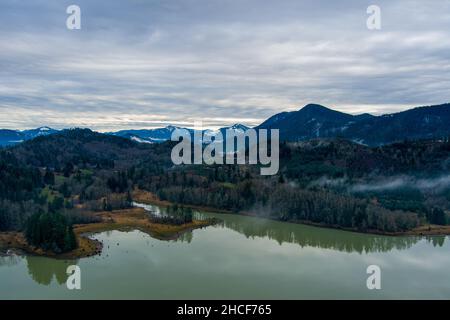 Lac de l'aulne et les Cascade Mountains de l'État de Washington en décembre Banque D'Images
