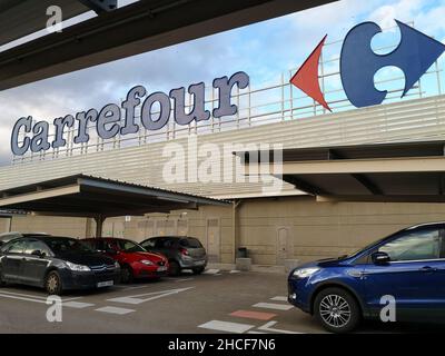 Logo de l'hypermarché Carrefour.Malaga, Espagne. Banque D'Images