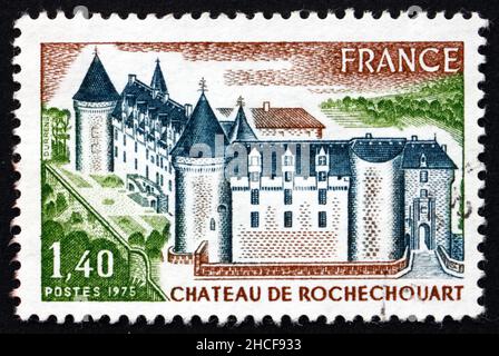 FRANCE - VERS 1975 : un timbre imprimé en France montre le Château de Rochechouart, château français, vers 1975 Banque D'Images