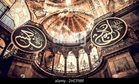 Istanbul, Turquie - octobre 2012 : intérieur de la mosquée Sainte-Sophie.Sainte-Sophie a été transformée en mosquée, la renommant récemment Sainte-Sophie Grand Mo Banque D'Images