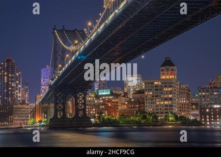 Vue panoramique sur le pont de Manhattan depuis South Street Seaport à New York, États-Unis Banque D'Images