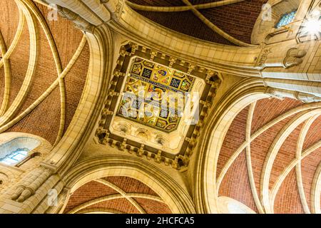 Plafond et fresque au plafond de l'église de l'abbaye de Buckfast, Buckfastleigh, Devon, Angleterre, Europe Banque D'Images