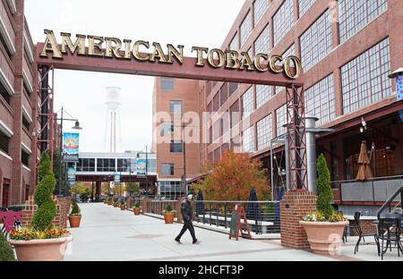 American Tobacco Warehouse district, Durham, Caroline du Nord.Conversion d'anciens entrepôts de tabac en bureaux d'affaires et restaurants. Banque D'Images