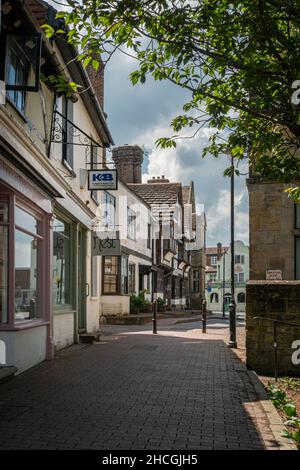 Vue sur la rue de la ville d'East Grinstead, West Sussex, Royaume-Uni Banque D'Images