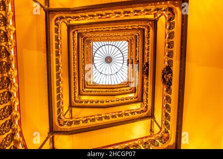 Brighton, décembre 25th 2021 : l'escalier dans le Grand Hotel de Brighton Banque D'Images