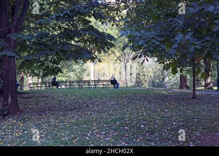New York, NY, Etats-Unis - 28 décembre 2021 : détente à Central Park le jour de l'automne Banque D'Images