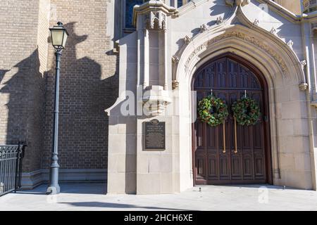 LA NOUVELLE-ORLÉANS, LA, États-Unis - 24 DÉCEMBRE 2021 : entrée au sanctuaire national de l'église notre-Dame du successeur Banque D'Images