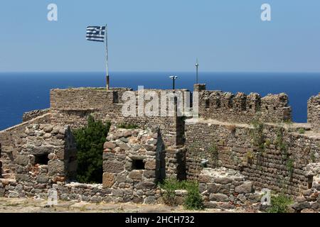 Vue sur la mer Égée depuis la forteresse de Mithimna, située au-dessus du village côtier de Molyvos, sur l'île de Lesvos, en Grèce. Banque D'Images