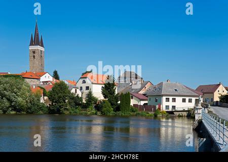 Vue sur la ville avec l'église Saint-Esprit, la vieille ville, Telc, Telc, Okres Jihlava,District Jihlava, Kraj Vysocina, Moravie, République Tchèque Banque D'Images