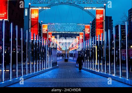 Réflexions par lucide crée dans la voie olympique Wembley Park Londres Royaume-Uni Banque D'Images