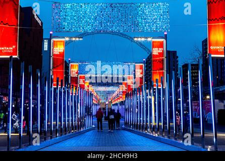 Réflexions par lucide crée dans la voie olympique Wembley Park Londres Royaume-Uni Banque D'Images