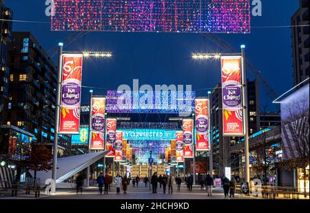 Réflexions par lucide crée dans la voie olympique Wembley Park Londres Royaume-Uni Banque D'Images