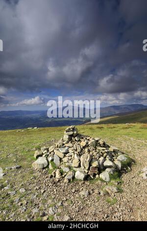 Le cairn du sommet de Watsons Dodd est tombé au-dessus de St Johns dans le village de Vale, près de Keswick, Lake District National Park, Cumbria, Angleterre, UK Watsons Dodd Banque D'Images