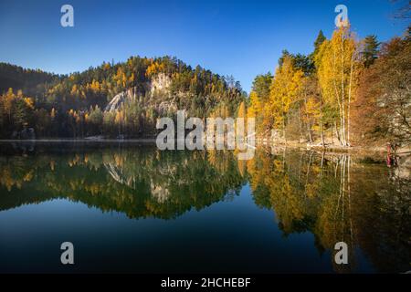 Adersbach-Weckelsdorf ville de roche en automne Banque D'Images