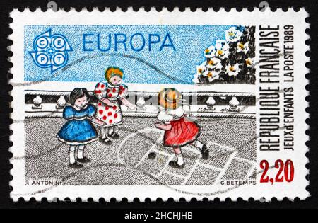 FRANCE - VERS 1989 : un timbre imprimé en France montre Hopscotch, Children’s Game, vers 1989 Banque D'Images