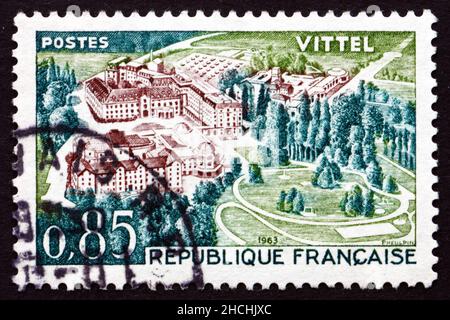 VERS 1963 : un timbre imprimé en France montre Therme Vittel, Vosges, Lorraine, vers 1963 Banque D'Images