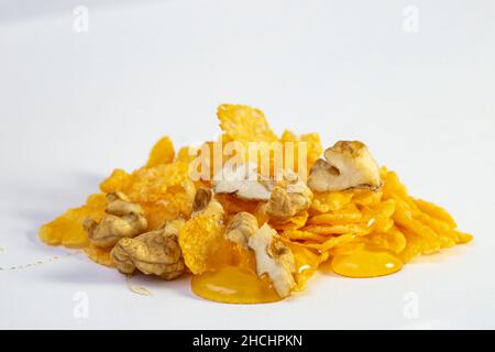flocons de maïs avec noix hachées et miel Banque D'Images