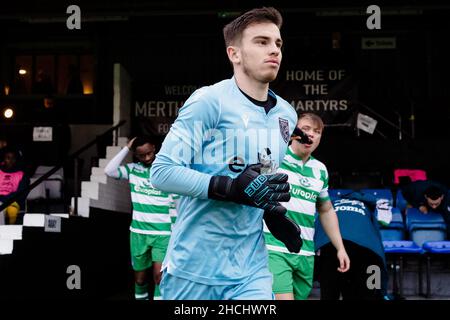 MERRYR TYDFIL, PAYS DE GALLES - 27 DÉCEMBRE 2021 : Jaime Cogman, gardien de but de Merthyr Towns, pendant la première division South de la Ligue du Sud entre M Banque D'Images