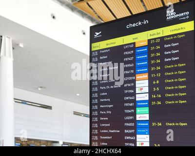 Horaires des vols de départ à l'aéroport de Faro au Portugal Banque D'Images