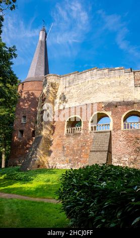 Château médiéval datant du 10th siècle, situé dans le village de Horn, province de Limbourg, pays-Bas Banque D'Images