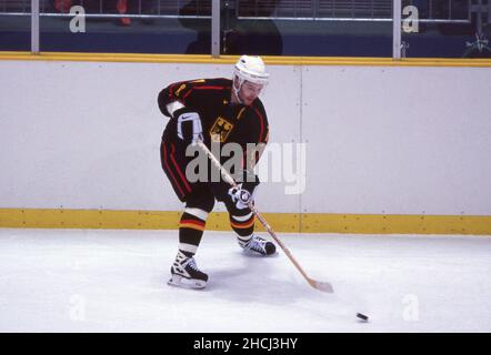 Nagano, Japon.28th décembre 2021. Firo: Sport, hiver Sport Olympia, Olympiade, 1998 Nagano,Japon, Jeux Olympiques d'hiver, 98, images d'archives hockey sur glace, MV§nner, MEN Allemagne - Japon 3: 1 Stefan Ustorf crédit: dpa/Alay Live News Banque D'Images