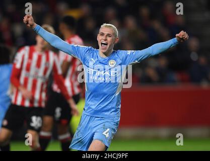 Londres, Royaume-Uni.29th décembre 2021.Phil Foden célèbre lors du match de la Premier League au stade communautaire de Brentford.Crédit : Mark pain/Alamy Live News Banque D'Images