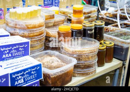 Haladscha, Irak - 09 avril 2019 : bonbons et gâteries dans un bazar en Irak Banque D'Images