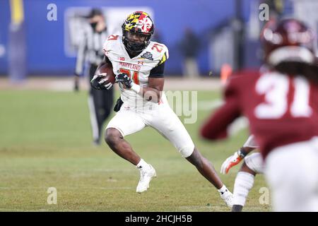 New York, NY, États-Unis.29th décembre 2021.Le 54-10 décembre 2021, le grand receveur Darryl Jones photographié alors que les Terrapins du Maryland battaient les Virginia Tech Hokies 2021 au NCAA 29 Pinstrire Bowl au stade de la cheville à New York.Crédit : Mpi34/Media Punch/Alamy Live News Banque D'Images