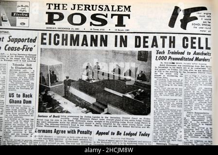 Titre du journal israélien présentant un événement historique - Eichmann dans la cellule de la mort; 1961 Banque D'Images