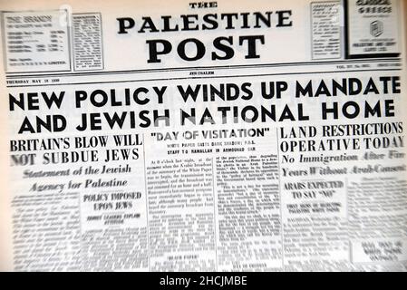 Titre du journal israélien présentant un événement historique - mandat britannique terminé Banque D'Images