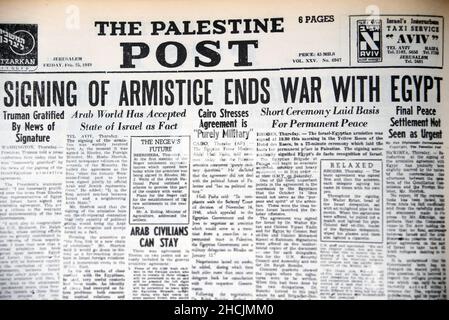 Titre du journal israélien présentant un événement historique - traité de paix avec l'Égypte, 1949 Banque D'Images