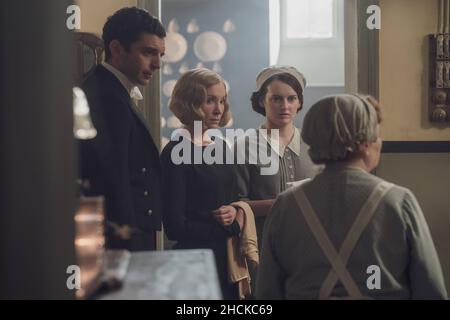 DATE DE PUBLICATION : le 18 mars 2022.TITRE: Downton Abbey: Une nouvelle ère.STUDIO: Universal Pictures.DIRECTEUR: Simon Curtis.PARCELLE: Suivi du long métrage de 2019 dans lequel la famille Crawley et le personnel de Downton ont reçu une visite royale du roi et de la reine de Grande-Bretagne.AVEC: MICHAEL FOX comme Andy, JOANNE FROGGATT comme Anna, SOPHIE MCSHERA comme Daisy, LESLEY NICOL comme Mme Patmore.(Image de crédit : © Universal Pictures/Entertainment Pictures) Banque D'Images