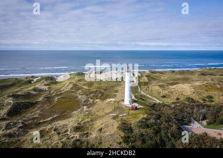 Phare de Lyngvig FYR sur les dunes du nord du Danemark Banque D'Images