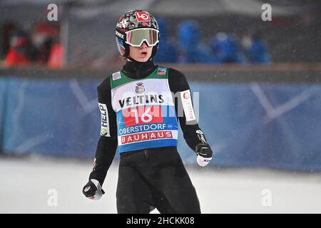 Marius LINDVIK (NOR), jubilation, joie, enthousiasme, action,image unique, motif unique rogné, demi-figurine, demi-figurine.Saut à ski, Tournoi international de 70th à quatre collines 2021/22, compétition de lancement à Oberstdorf, AUDI ARENA, le 29th décembre 2021. Banque D'Images