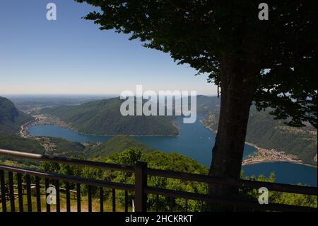 Europe, Italie, Como Lanzo d'Intelvi, Val d'Intelvi, vue de Sighignola (Italie) sur le lac de Lugano (Suisse) Banque D'Images