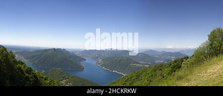 Europe, Italie, Como Lanzo d'Intelvi, Val d'Intelvi, vue de Sighignola (Italie) sur le lac de Lugano (Suisse) Banque D'Images