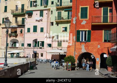 Europe, Italie, ville de Camogli sur la mer Méditerranée en Ligurie.Bâtiments colorés. Banque D'Images
