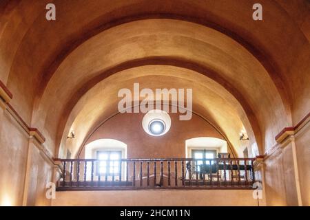 La lumière passe par les fenêtres de la partie supérieure de la chapelle Banque D'Images