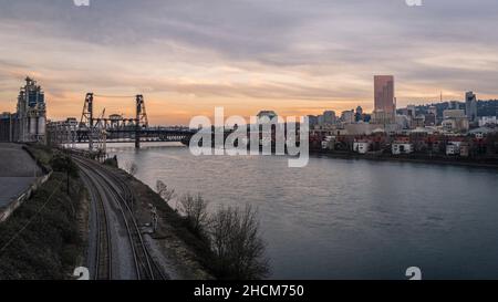 Vue sur le pont en acier. Portland, Oregon, États-Unis. Banque D'Images