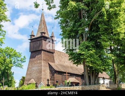 Orawka, Pologne - achevée en 1650, l'église Jean-Baptiste est l'une des plus belles églises en bois du sud de la Pologne Banque D'Images