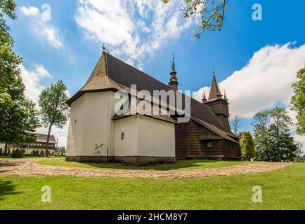 Orawka, Pologne - achevée en 1650, l'église Jean-Baptiste est l'une des plus belles églises en bois du sud de la Pologne Banque D'Images