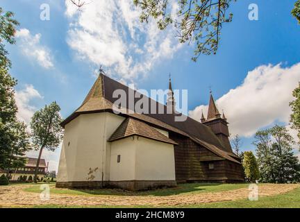 Orawka, Pologne - achevée en 1650, l'église Jean-Baptiste est l'une des plus belles églises en bois du sud de la Pologne Banque D'Images