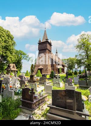 Orawka, Pologne - achevée en 1650, l'église Jean-Baptiste est l'une des plus belles églises en bois du sud de la Pologne Banque D'Images