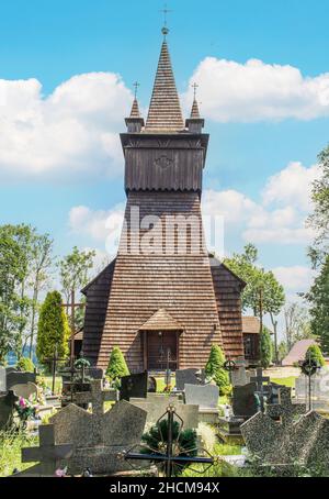 Orawka, Pologne - achevée en 1650, l'église Jean-Baptiste est l'une des plus belles églises en bois du sud de la Pologne Banque D'Images