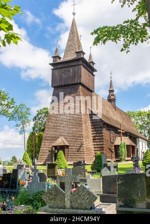 Orawka, Pologne - achevée en 1650, l'église Jean-Baptiste est l'une des plus belles églises en bois du sud de la Pologne Banque D'Images