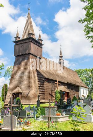 Orawka, Pologne - achevée en 1650, l'église Jean-Baptiste est l'une des plus belles églises en bois du sud de la Pologne Banque D'Images